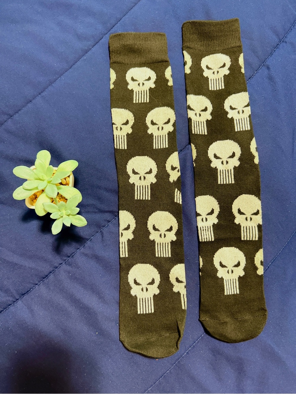 Marvel Men's Black Crew Socks with White Skull Pattern